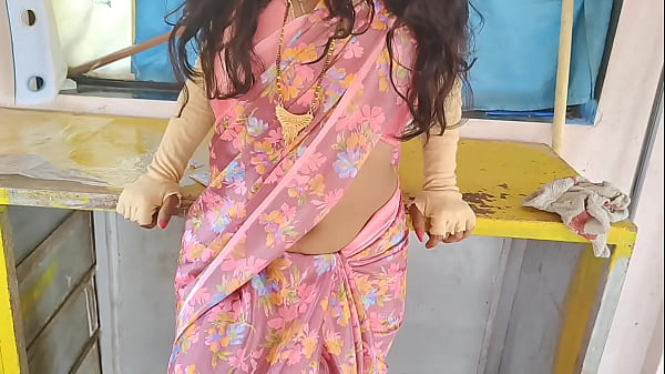 कामवाली बाई और मकान मालिक की गर्म देसी चुदाई